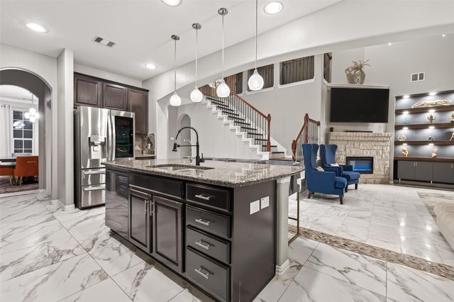 422 Honeysuckle Vine Dr, Rosenberg, TX 77469