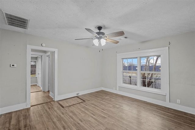 906 E Houston Street, Sherman, TX 75092