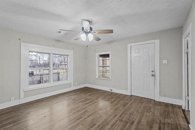 906 E Houston Street, Sherman, TX 75092