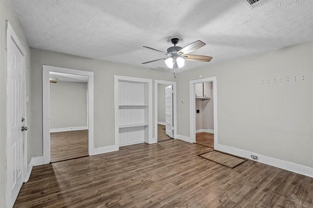 906 E Houston Street, Sherman, TX 75092