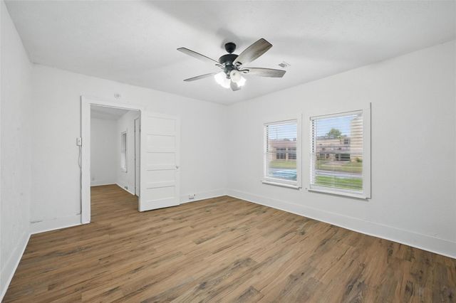 906 E Houston Street, Sherman, TX 75092
