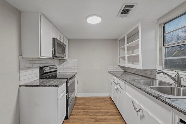 906 E Houston Street, Sherman, TX 75092