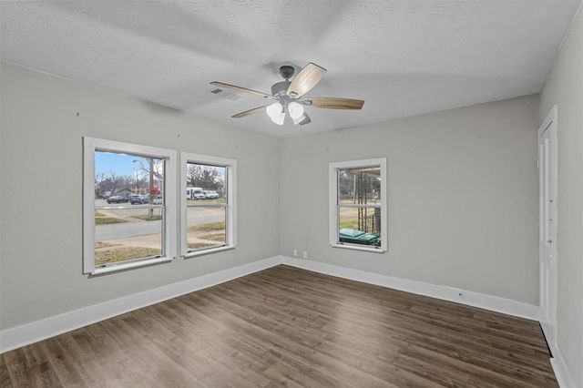 906 E Houston Street, Sherman, TX 75092