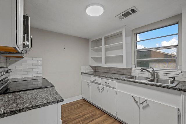 906 E Houston Street, Sherman, TX 75092