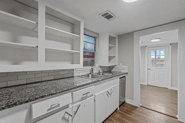 906 E Houston Street, Sherman, TX 75092