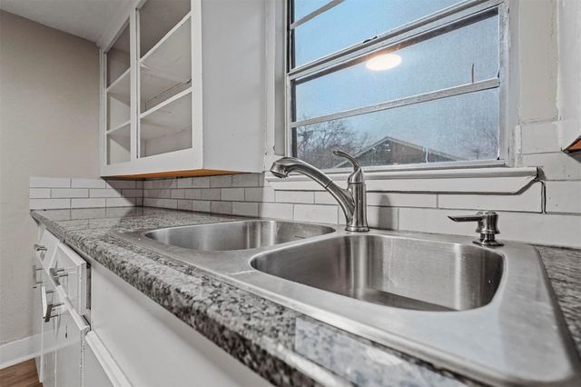 906 E Houston Street, Sherman, TX 75092