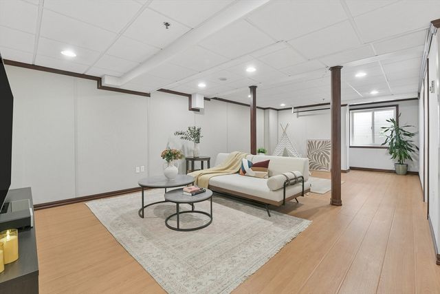 20 Pettee St 20, Newton, MA 02464