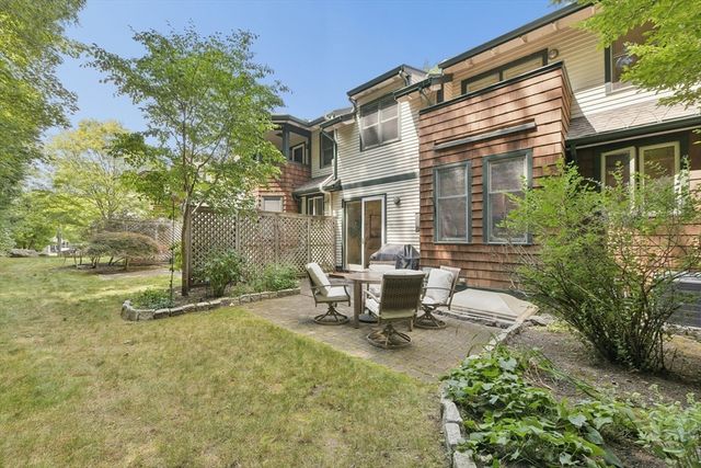 20 Pettee St 20, Newton, MA 02464