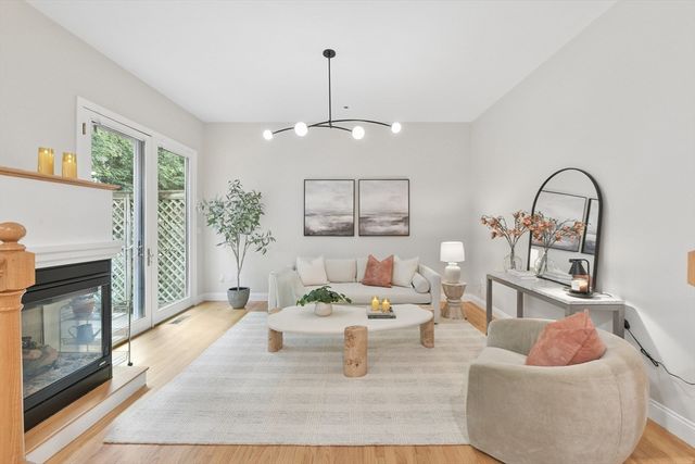 20 Pettee St 20, Newton, MA 02464
