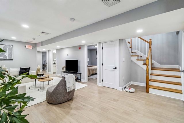 16 Alston St 16, Somerville, MA 02143