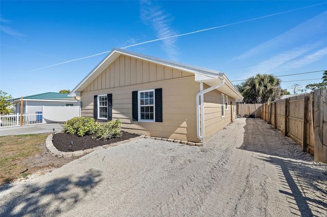 1056 HOPE STREET, Venice, FL 34285