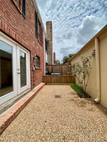 752 Augusta Drive 752, Houston, TX 77057