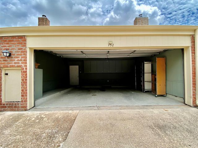 752 Augusta Drive 752, Houston, TX 77057