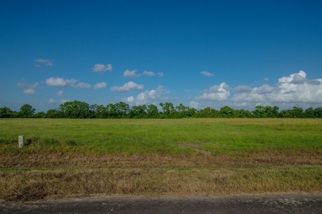 183 Brahman Trail, Angleton, TX 77515
