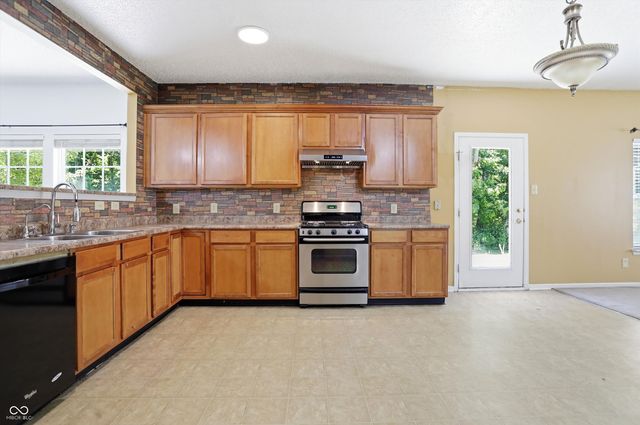 368 Legacy Boulevard, Greenwood, IN 46143