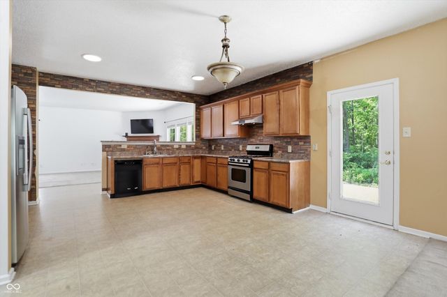 368 Legacy Boulevard, Greenwood, IN 46143