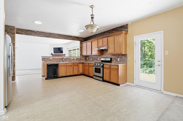 368 Legacy Boulevard, Greenwood, IN 46143