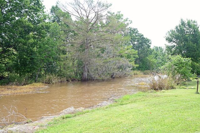113 Ouiski Bayou Drive, Houma, LA 70360