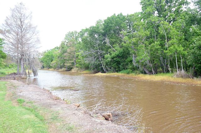 113 Ouiski Bayou Drive, Houma, LA 70360