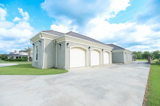 113 Ouiski Bayou Drive, Houma, LA 70360