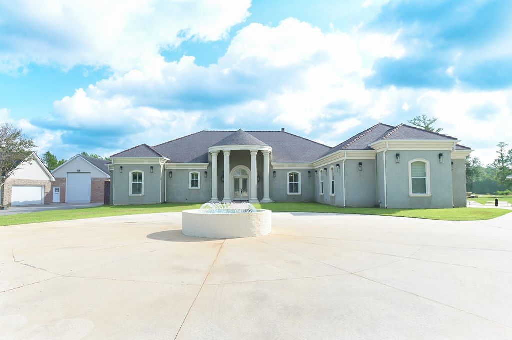 113 Ouiski Bayou Drive, Houma, LA 70360