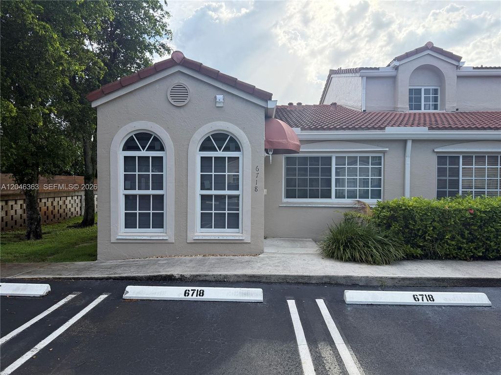 6718 NW 166th Terrace 301, Miami Lakes, FL 33014