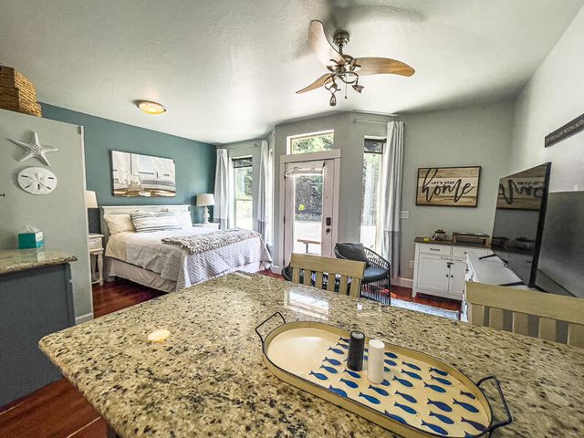 175 E E Street, Jacksonville, OR 97530