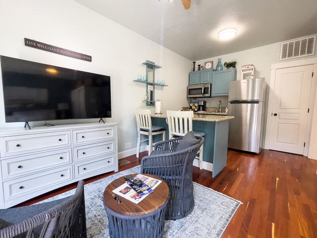 175 E E Street, Jacksonville, OR 97530