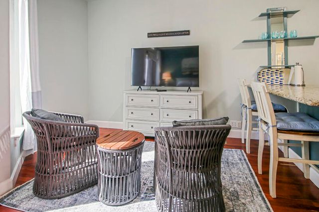 175 E E Street, Jacksonville, OR 97530