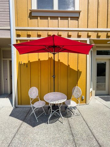 175 E E Street, Jacksonville, OR 97530