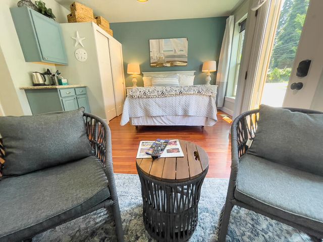 175 E E Street, Jacksonville, OR 97530