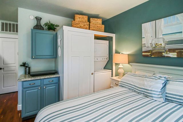 175 E E Street, Jacksonville, OR 97530