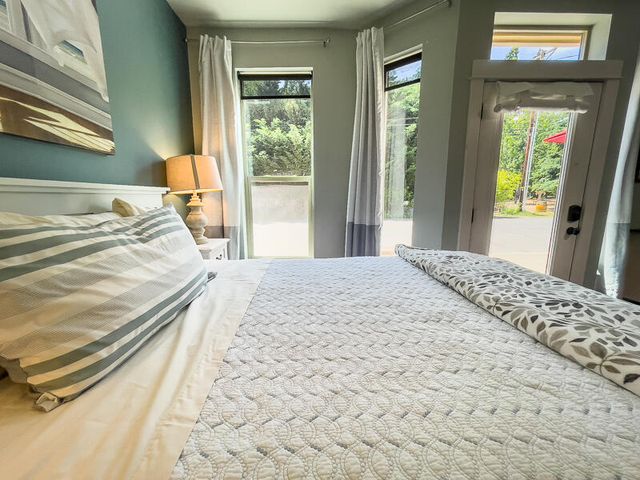 175 E E Street, Jacksonville, OR 97530