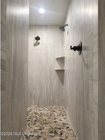 8642 Lois Lane, Southaven, MS 38672