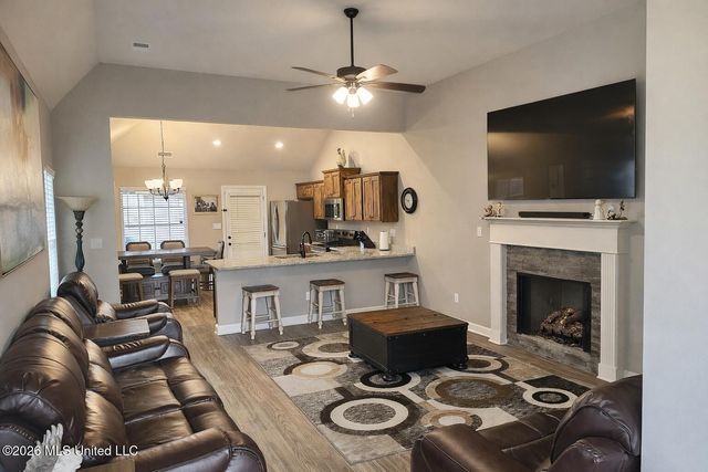 8642 Lois Lane, Southaven, MS 38672