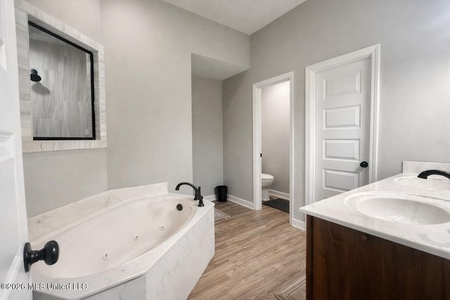 8642 Lois Lane, Southaven, MS 38672