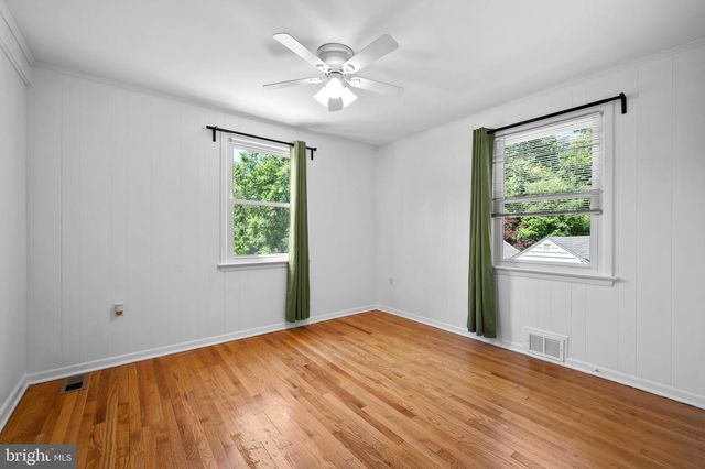 9110 AUTOVILLE DR, College Park, MD 20740