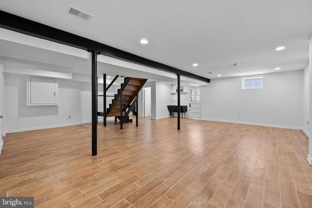 9110 AUTOVILLE DR, College Park, MD 20740