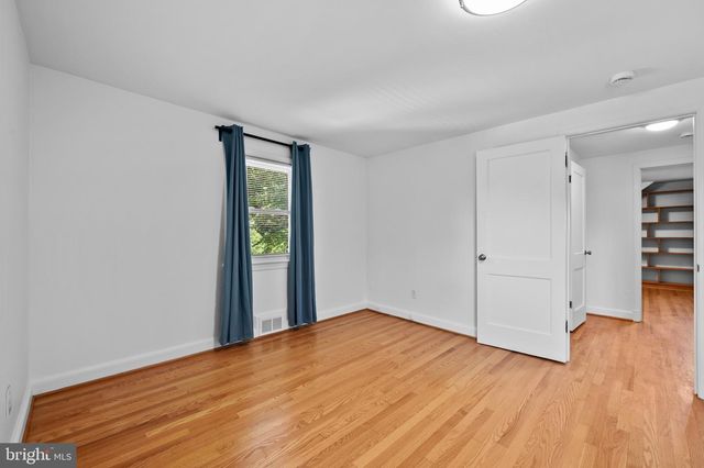 9110 AUTOVILLE DR, College Park, MD 20740