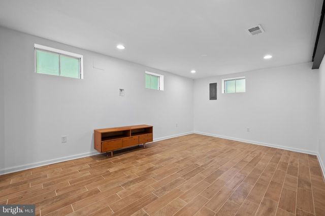 9110 AUTOVILLE DR, College Park, MD 20740