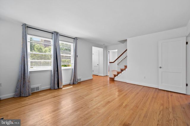 9110 AUTOVILLE DR, College Park, MD 20740