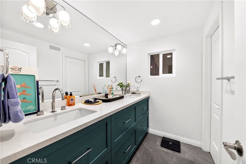 Image 19 of property listing at 30358 Via Rivera, Rancho Palos Verdes, CA 90275