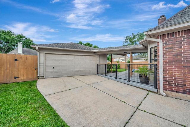 13714 Robin Hill Court, Houston, TX 77059