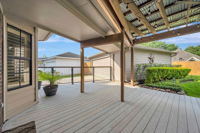 13714 Robin Hill Court, Houston, TX 77059