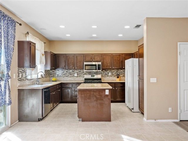 15647 Choctaw Court, Victorville, CA 92395