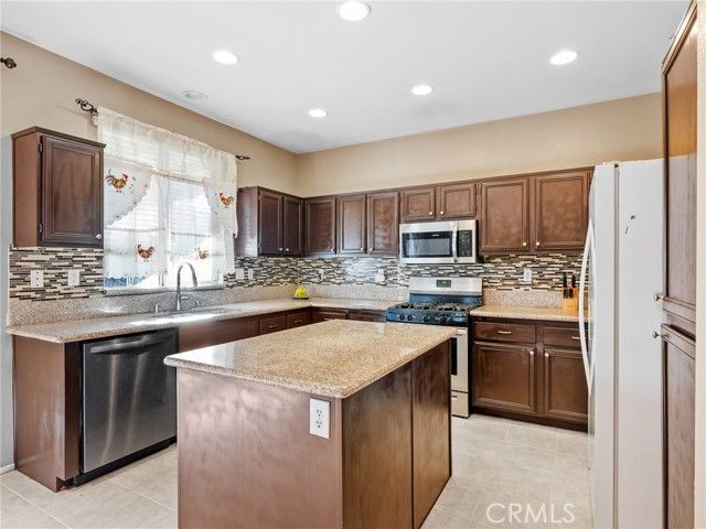 15647 Choctaw Court, Victorville, CA 92395