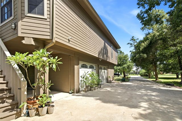 1106 W Forest Avenue, Shoreacres, TX 77571