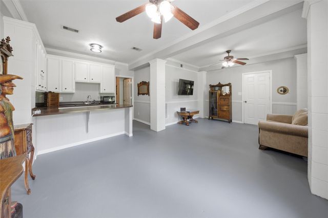 1106 W Forest Avenue, Shoreacres, TX 77571