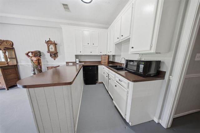 1106 W Forest Avenue, Shoreacres, TX 77571