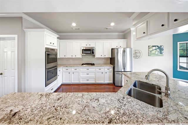 1106 W Forest Avenue, Shoreacres, TX 77571